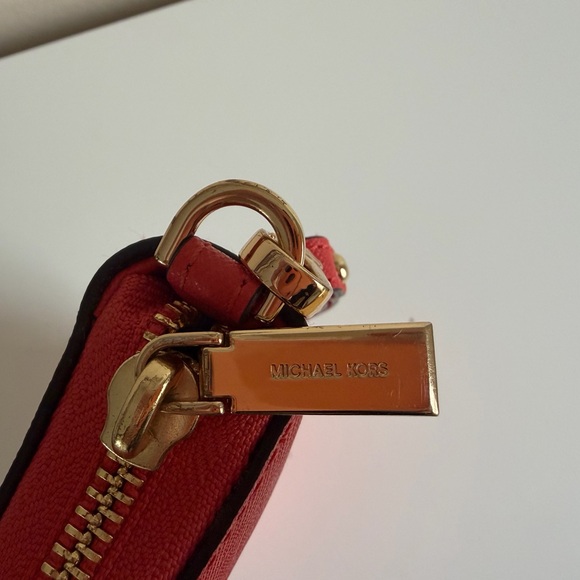 Michael Kors Jet Set Travel Large Logo
Continental Wristlet - Picture 10 of 10